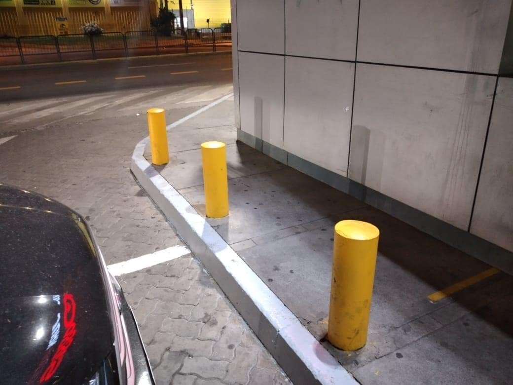 Bolardo Metálico Hormigón - Imagen 3