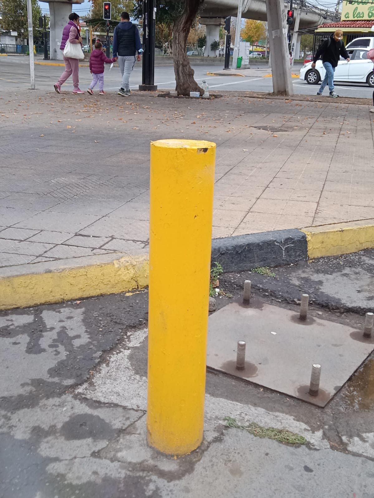 Bolardo Metálico Hormigón - Imagen 6