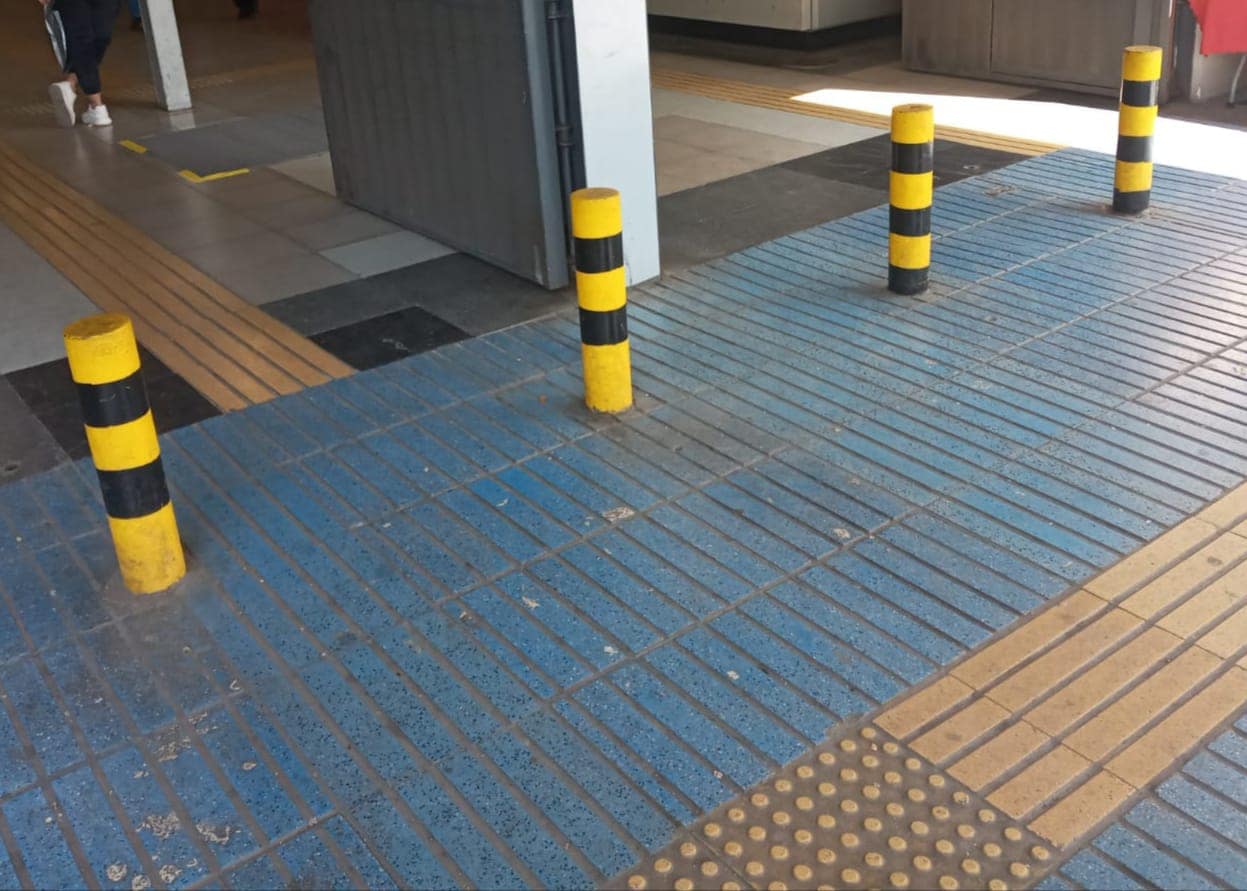 Bolardo Metálico Hormigón - Imagen 5