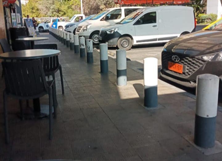 Bolardo Metálico Hormigón - Imagen 2